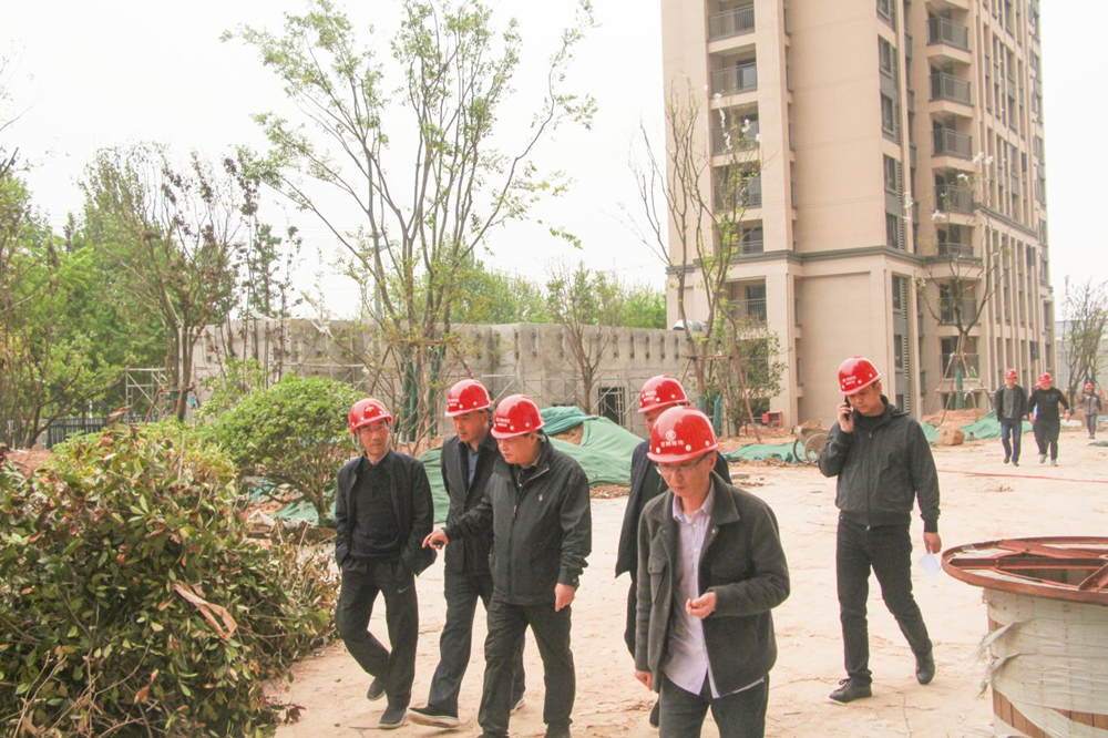 鄭州市國資委黨委書記、主任李秀山一行到美好天境苑項目調研指導安全生產(chǎn)工作