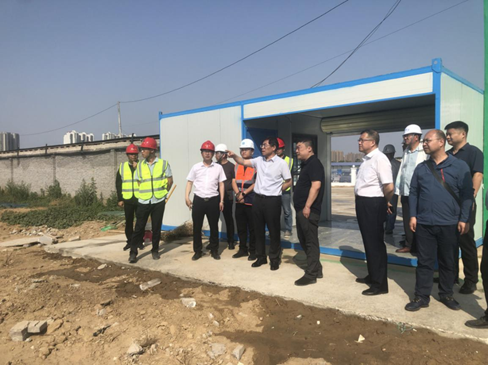 鄭州市建設(shè)投資集團(tuán)有限公司黨委書記、董事長汪洋到侯寨新鎮(zhèn)區(qū)安置區(qū)調(diào)研項(xiàng)目建設(shè)工作